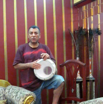 �G�W�v�g�@�_���u�J�@Khamis Henkesh