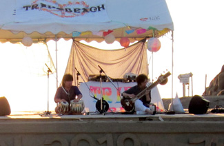 TRIP BEACHE 釜谷浜海水浴場 サンドクラフト 砂像 秋田県山本郡三種町 インド音楽