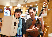 佐伯モリヤス カホン 高橋新 ギター KOUCHI-YA