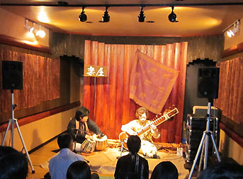 佐伯モリヤス シタールとタブラーによる インド音楽コンサート&ワークショップ 盛岡 ミニスペース楽屋 ミニスペース楽屋 岩手県盛岡市八幡町5-9 2F