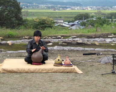 秋田県北秋田市鷹巣町 縄文まつり 壺打楽器ウドゥ演奏