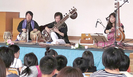 �H�c���@�k�H�c�s���鑃�����w�Z�@�C���h�ÓT���y���t