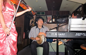 東京都中央区銀座 音楽ラウンジ稲葉 演奏