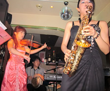 東京都中央区銀座 音楽ラウンジ稲葉 演奏