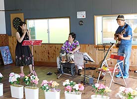 �I�J���i�R���T�[�g ���R���q �C���h�Ŋy��^�u���[ �����������X �Q�X�g�o�� �o�˕l�C������ �C�̉� �r�[�`�o��