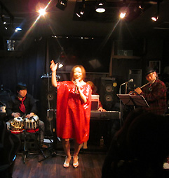 バレンタインズライブ Asian JAZZ Trio ブラックサン 佐伯モリヤス 可知日出男 タブラ ダルブカ ダラブッカ