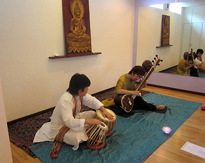 ヨガスタジオ スロウフロウ slow flow 「インド音楽を楽しむ」解説付きの楽しいミニコンサート 秋田市八橋本町1丁目 2番14号